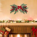 Enfeite Natalino com Folhas de Cipreste e Frutinhas Vermelhas