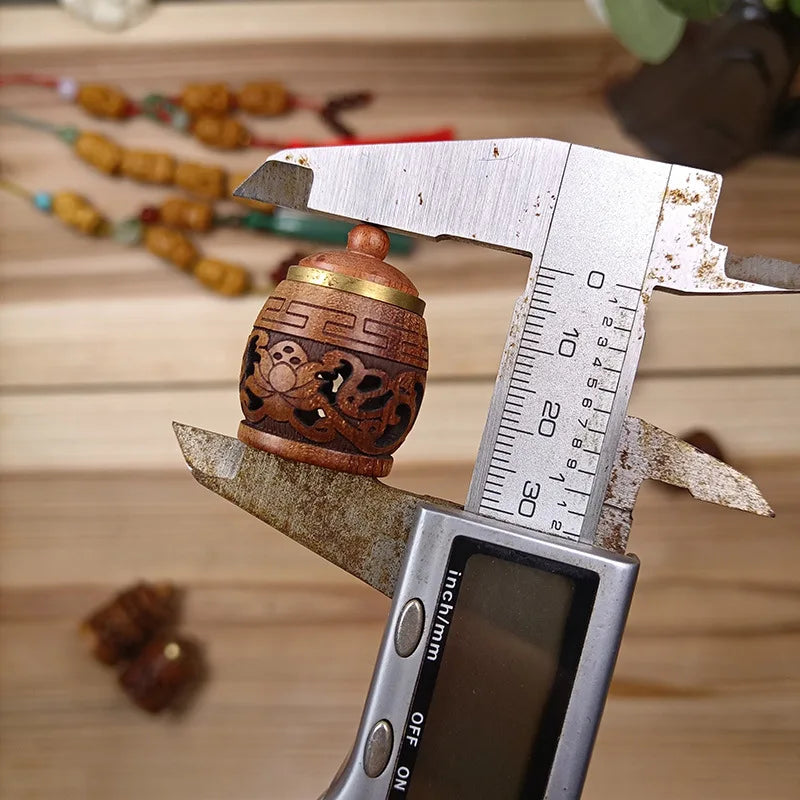 Pingente Aromático Esculpido em Madeira